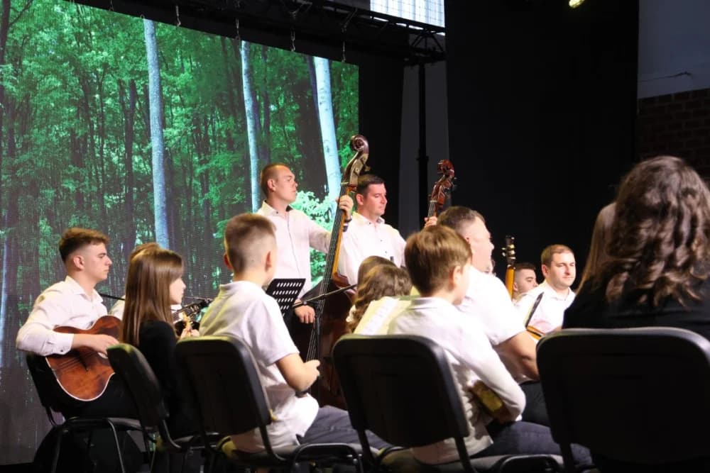 Orkestri iz tri države u Kaptolu pokazali bogatstvo muziciranja na našem izvornom instrumentu
