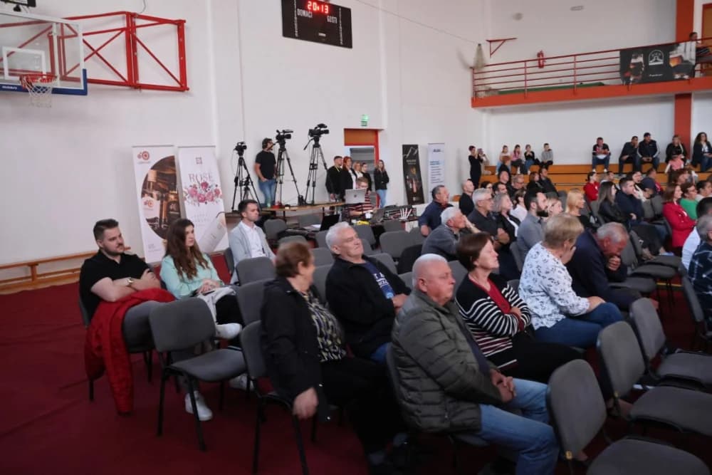 Orkestri iz tri države u Kaptolu pokazali bogatstvo muziciranja na našem izvornom instrumentu