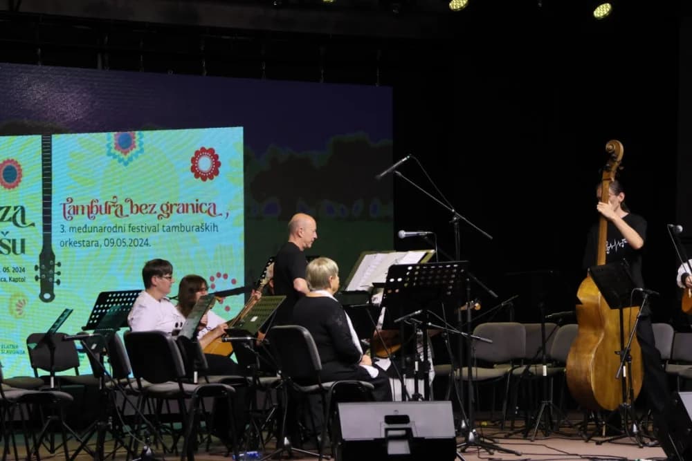 Orkestri iz tri države u Kaptolu pokazali bogatstvo muziciranja na našem izvornom instrumentu
