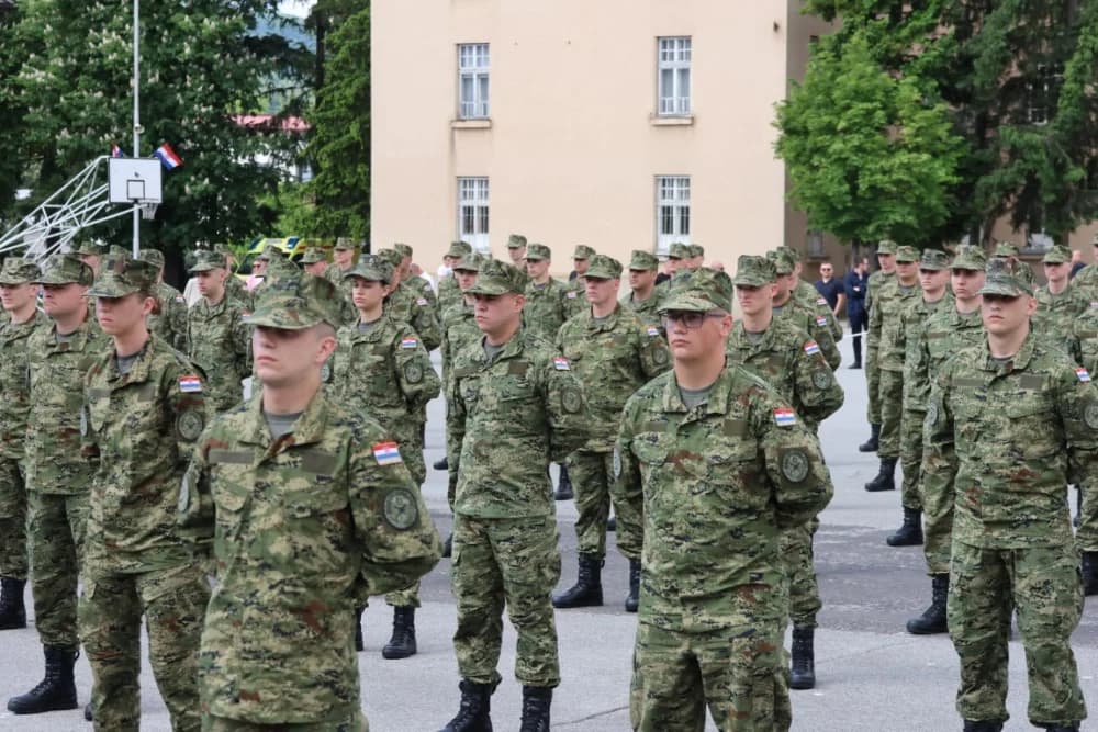 (FOTO) Na vjernost Domovini u Požegi ponosno prisegnulo 102 ročnica i ročnika Hrvatske vojske