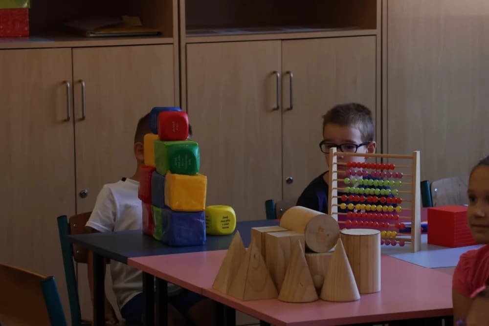 Poštijte naše znakoveʼ: Edukcija prvašića o sigurnosti u prometu /FOTO/