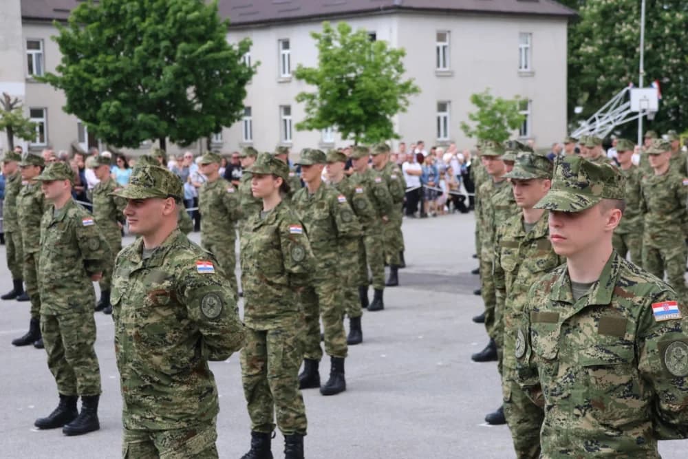 (FOTO) Na vjernost Domovini u Požegi ponosno prisegnulo 102 ročnica i ročnika Hrvatske vojske
