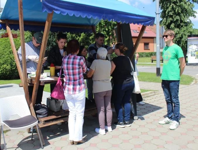 (FOTO) ŠTAMPAROVI DANI: U Pleternici ispred Gradske kuće održana javnozdravstvena akcija