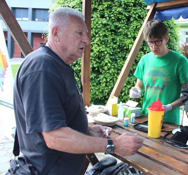 (FOTO) ŠTAMPAROVI DANI: U Pleternici ispred Gradske kuće održana javnozdravstvena akcija