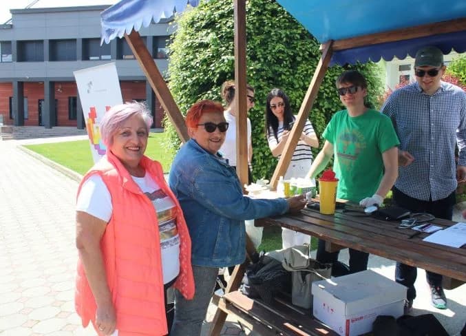 (FOTO) ŠTAMPAROVI DANI: U Pleternici ispred Gradske kuće održana javnozdravstvena akcija
