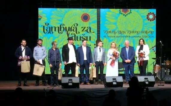 (FOTO)Tamburaši Divne godine sa Mariannom Ilkiv pobjednici Zlatnog glasa Zlatne doline