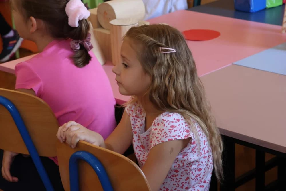 Poštijte naše znakoveʼ: Edukcija prvašića o sigurnosti u prometu /FOTO/