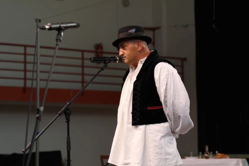 (FOTO-VIDEO) Pjesme, kola i običaji izvelo pet kulturno-umjetničkih društava iz dvije slavonske županije
