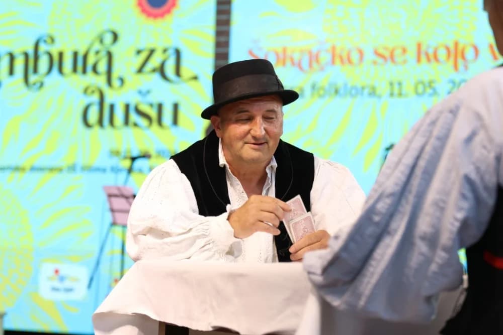 (FOTO-VIDEO) Pjesme, kola i običaji izvelo pet kulturno-umjetničkih društava iz dvije slavonske županije