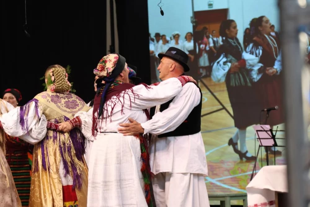 (FOTO-VIDEO) Pjesme, kola i običaji izvelo pet kulturno-umjetničkih društava iz dvije slavonske županije