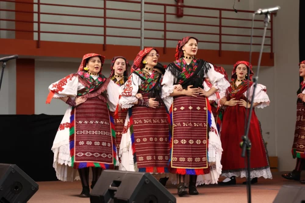 (FOTO-VIDEO) Pjesme, kola i običaji izvelo pet kulturno-umjetničkih društava iz dvije slavonske županije