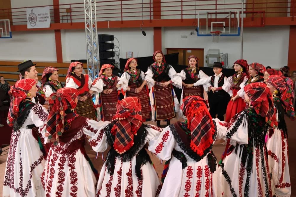 (FOTO-VIDEO) Pjesme, kola i običaji izvelo pet kulturno-umjetničkih društava iz dvije slavonske županije