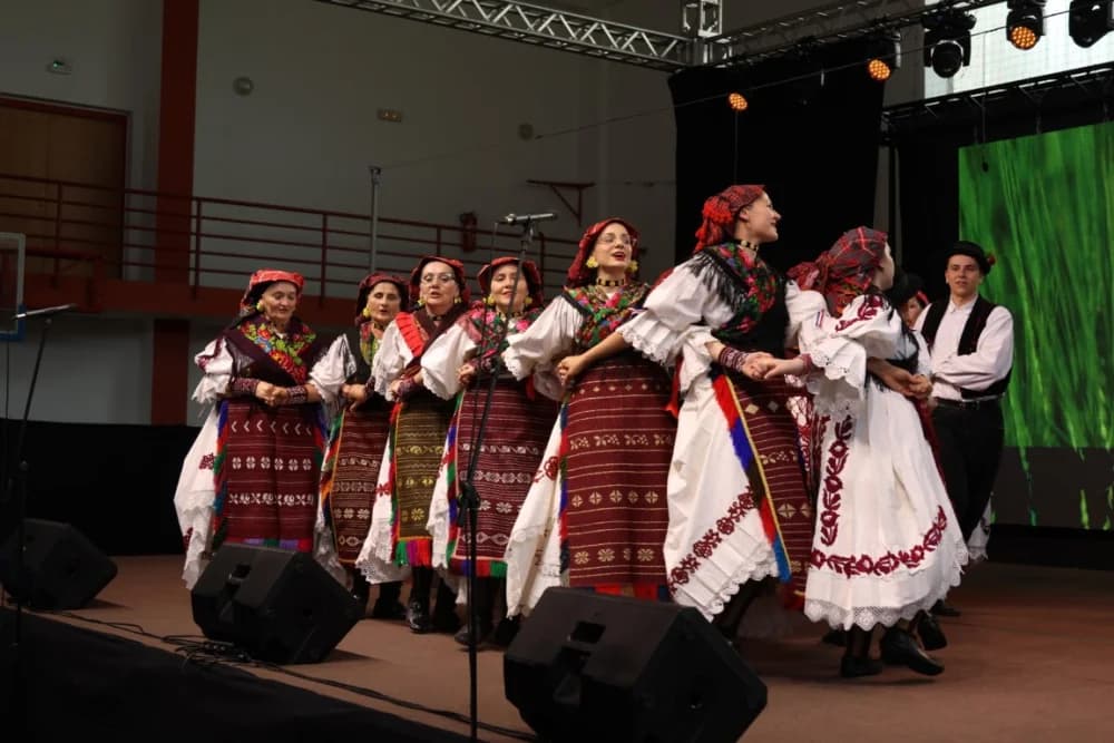 (FOTO-VIDEO) Pjesme, kola i običaji izvelo pet kulturno-umjetničkih društava iz dvije slavonske županije