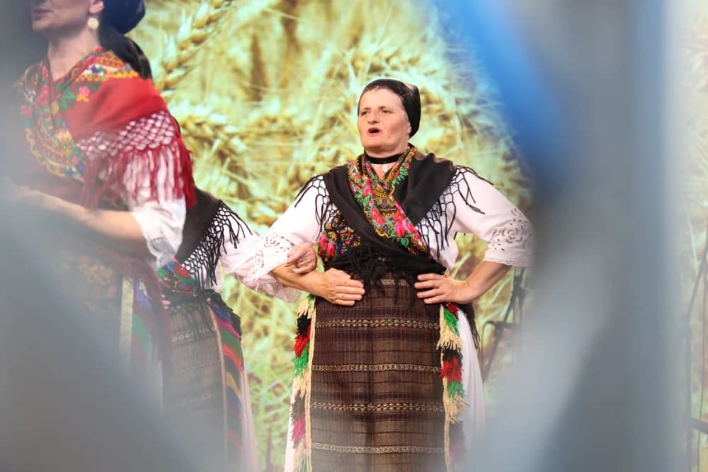 (FOTO-VIDEO) Pjesme, kola i običaji izvelo pet kulturno-umjetničkih društava iz dvije slavonske županije