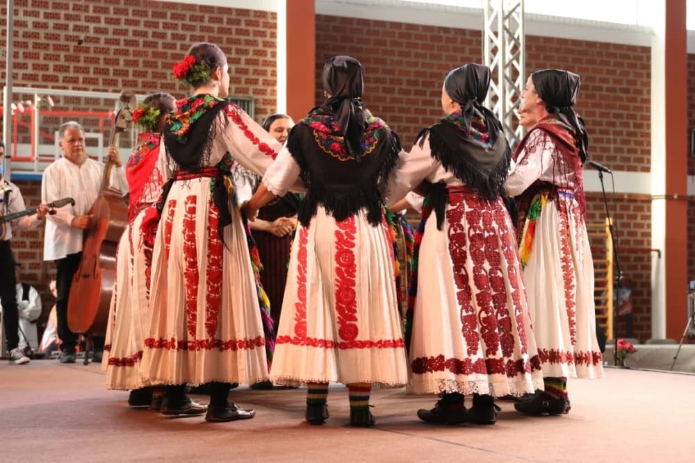 (FOTO-VIDEO) Pjesme, kola i običaji izvelo pet kulturno-umjetničkih društava iz dvije slavonske županije