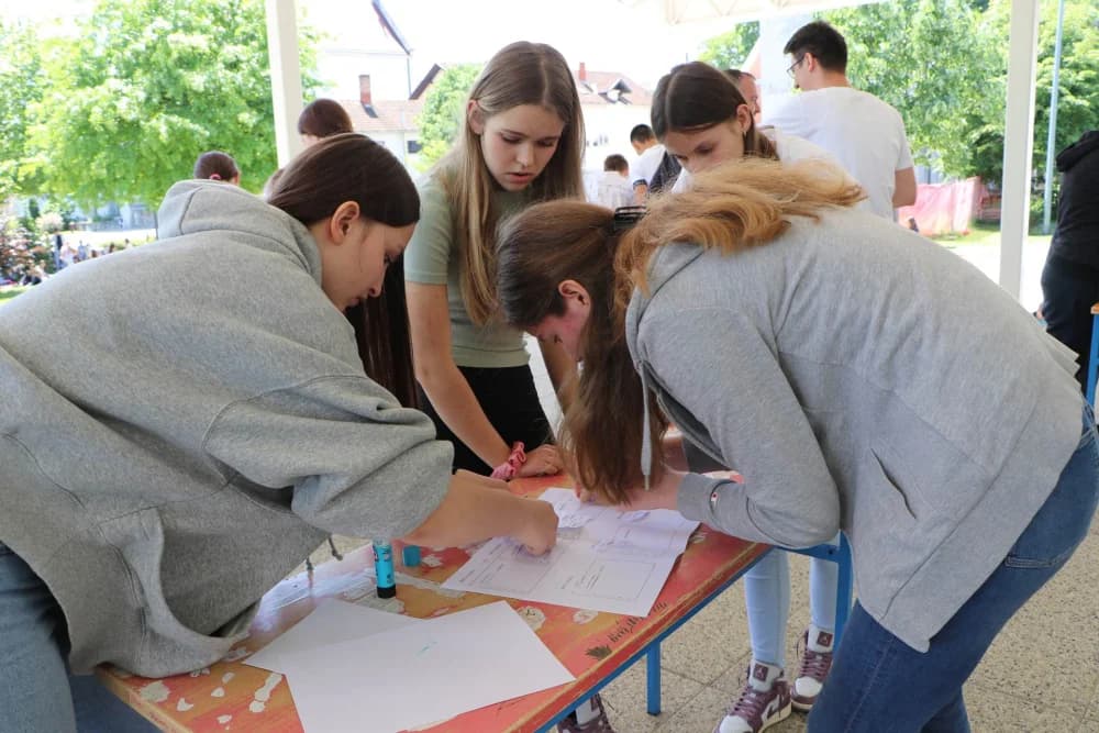 UČENICI OSNOVNIH ŠKOLA U POŽEŠKOJ BISKUPIJI HODOČASTILI U VOĆIN