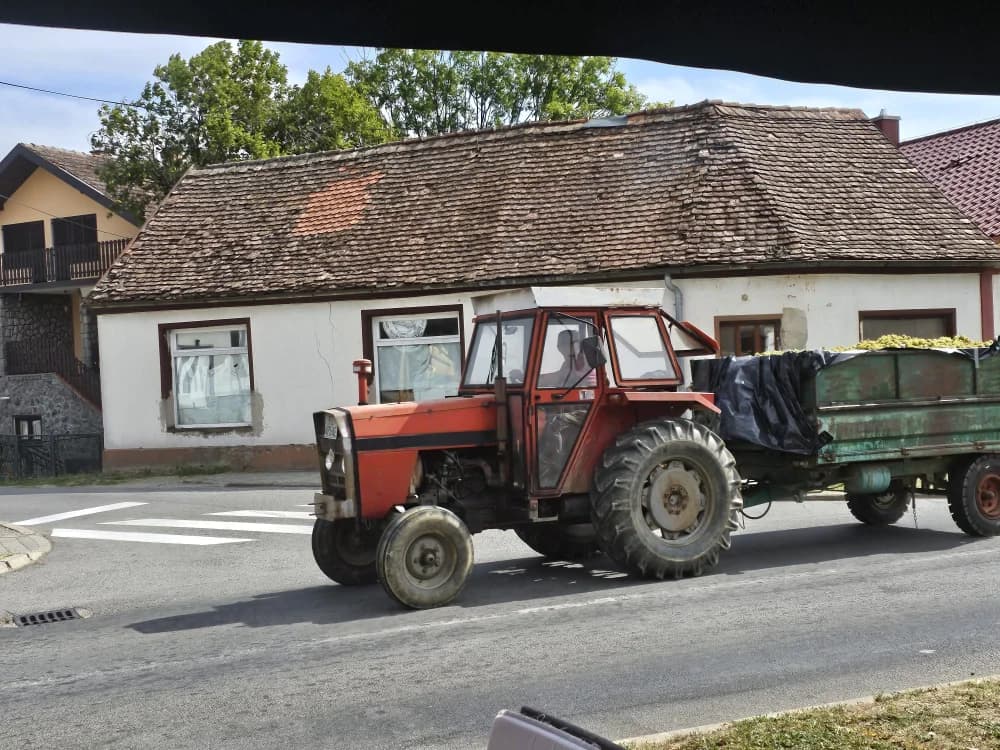 Traktori na kutjevačkim ulicama