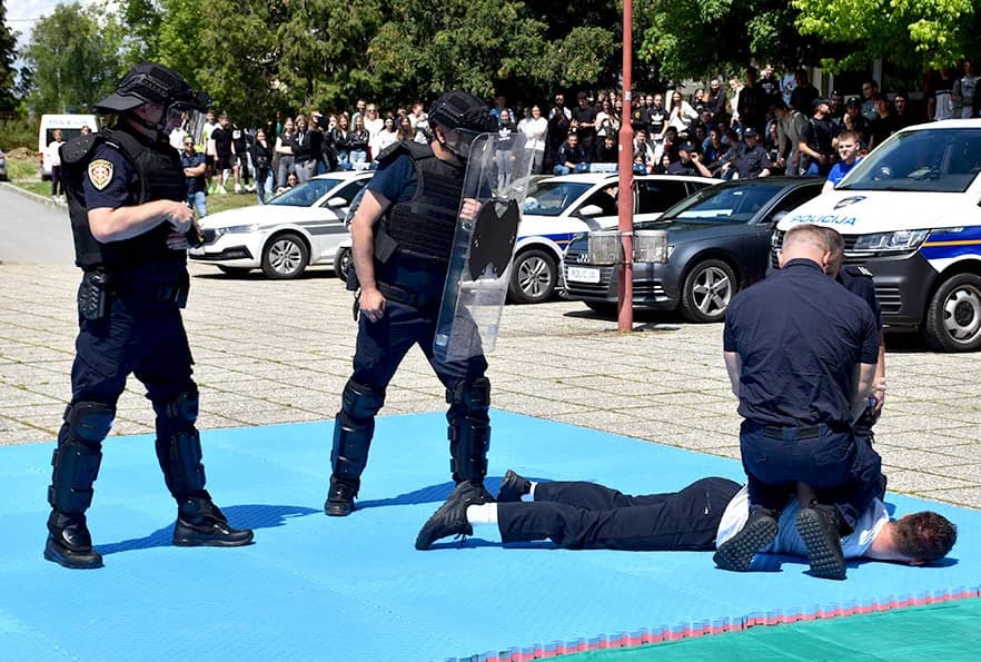 Kroz pokazne vježbe i prezentaciju opreme održan Dan otvorenih vrata policije