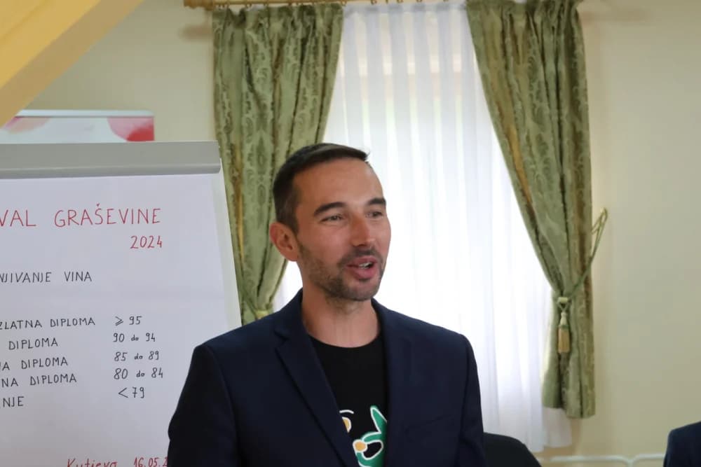 Eminentni stručnjaci u Kutjevu ocjenjuju 104 prispjela uzorka graševine: Najboljima slijede velika priznanja i odličja!