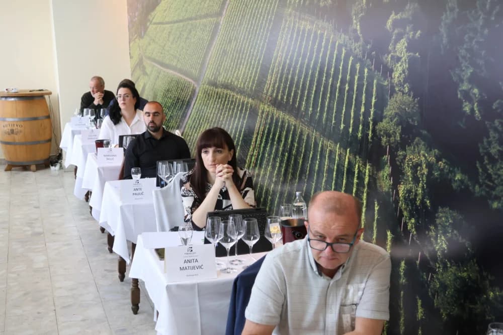 Eminentni stručnjaci u Kutjevu ocjenjuju 104 prispjela uzorka graševine: Najboljima slijede velika priznanja i odličja!
