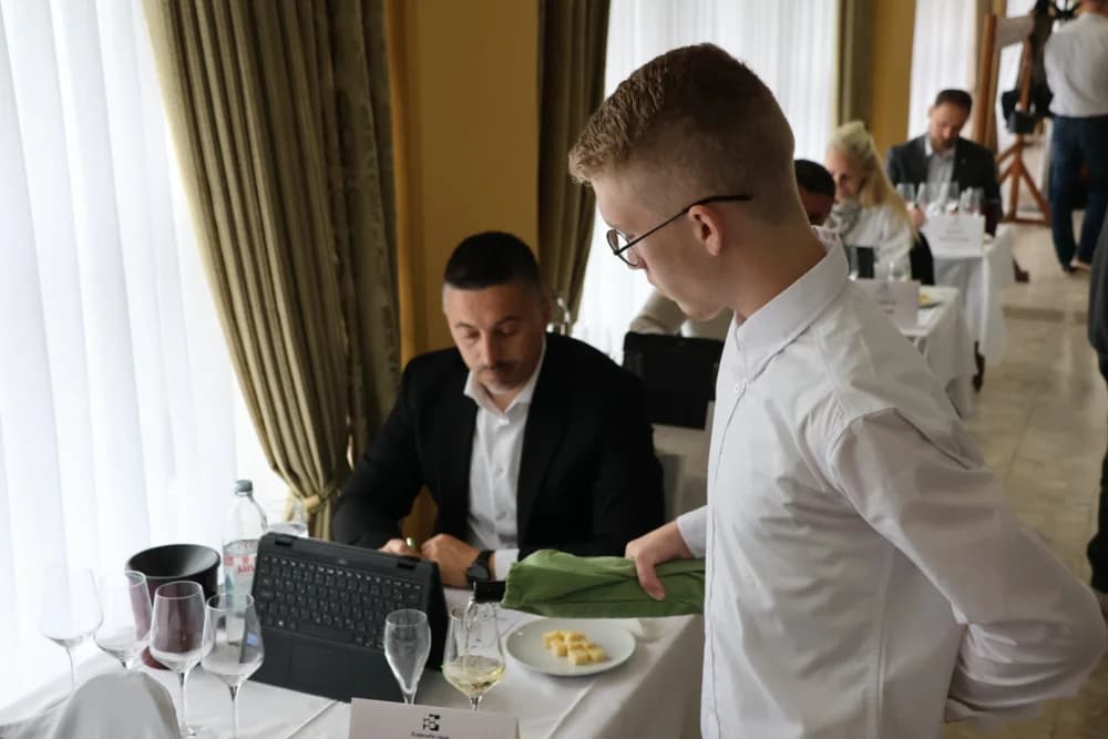 Eminentni stručnjaci u Kutjevu ocjenjuju 104 prispjela uzorka graševine: Najboljima slijede velika priznanja i odličja!