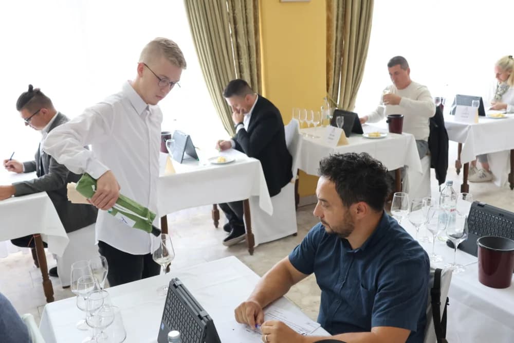 Eminentni stručnjaci u Kutjevu ocjenjuju 104 prispjela uzorka graševine: Najboljima slijede velika priznanja i odličja!