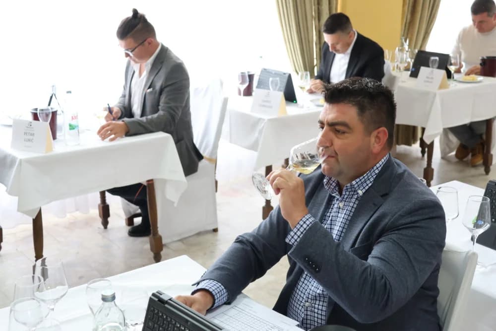 Eminentni stručnjaci u Kutjevu ocjenjuju 104 prispjela uzorka graševine: Najboljima slijede velika priznanja i odličja!