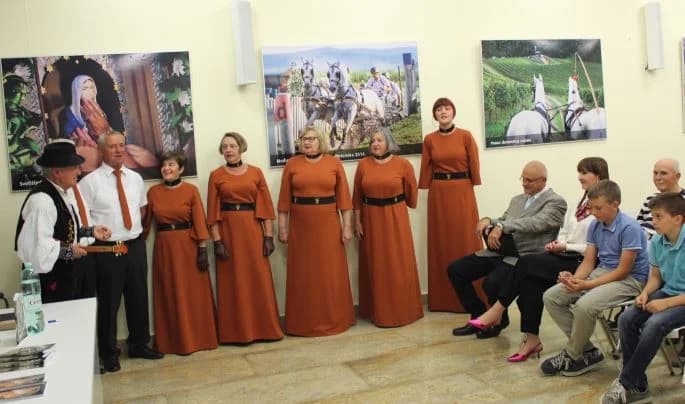 (FOTO) Predstavljena zbirka pjesama „Na vjeđama djevojčice“ i zbirka priča „Ćakule male“