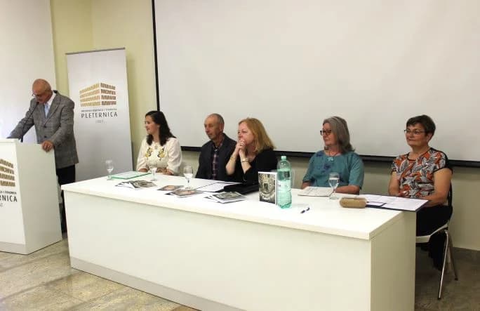 (FOTO) Predstavljena zbirka pjesama „Na vjeđama djevojčice“ i zbirka priča „Ćakule male“