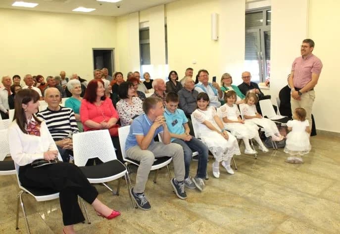 (FOTO) Predstavljena zbirka pjesama „Na vjeđama djevojčice“ i zbirka priča „Ćakule male“