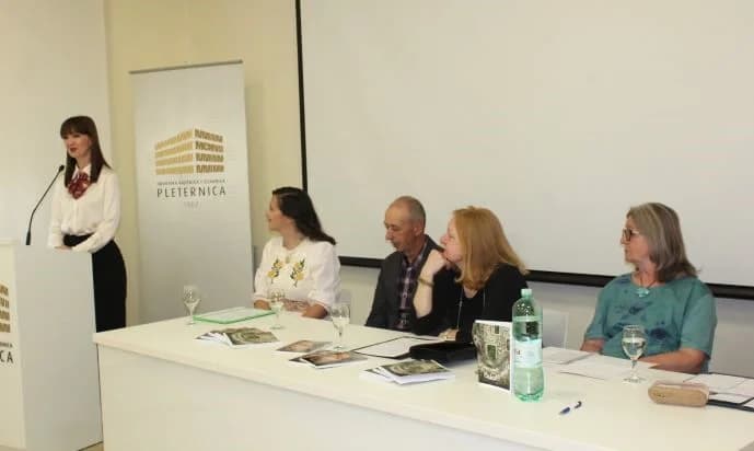 (FOTO) Predstavljena zbirka pjesama „Na vjeđama djevojčice“ i zbirka priča „Ćakule male“