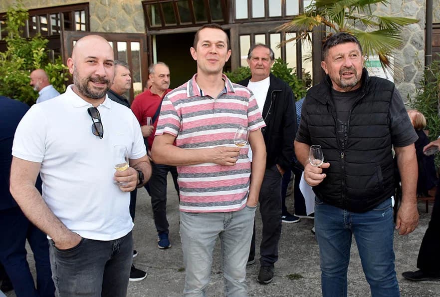SLAVLJE KOD POZNATOG VINARA IVE ENJINGIJA: Torta za 84. rođendan