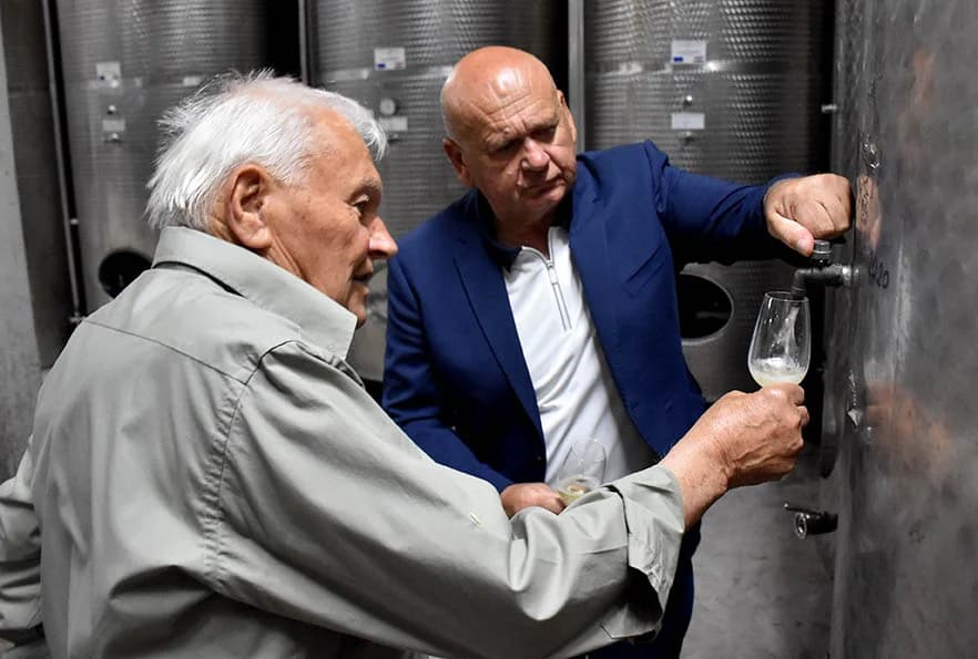 SLAVLJE KOD POZNATOG VINARA IVE ENJINGIJA: Torta za 84. rođendan