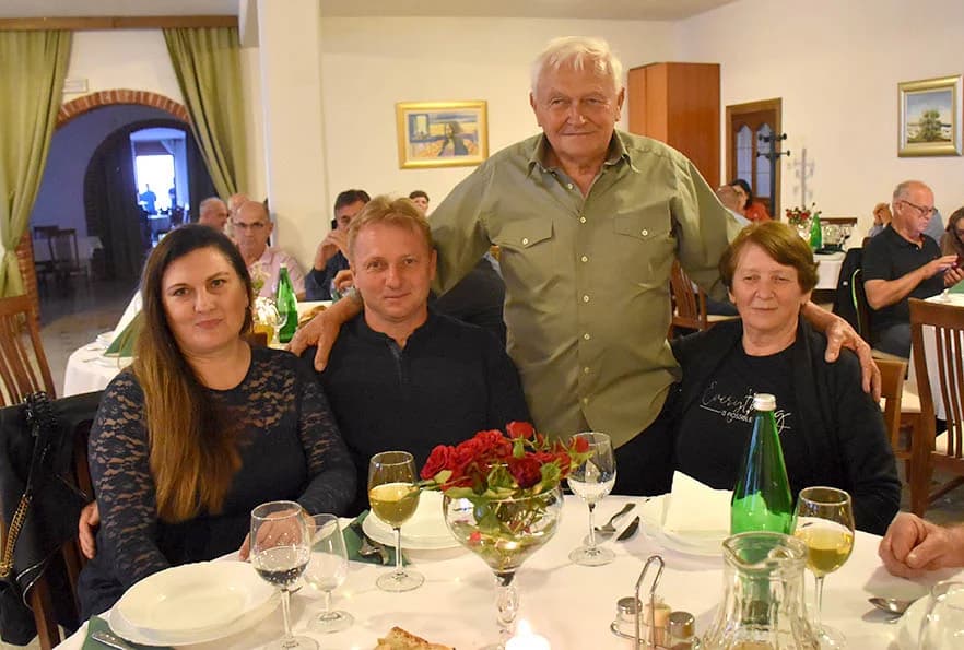 SLAVLJE KOD POZNATOG VINARA IVE ENJINGIJA: Torta za 84. rođendan