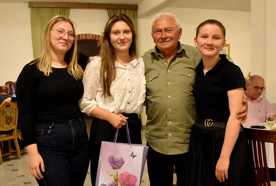 SLAVLJE KOD POZNATOG VINARA IVE ENJINGIJA: Torta za 84. rođendan