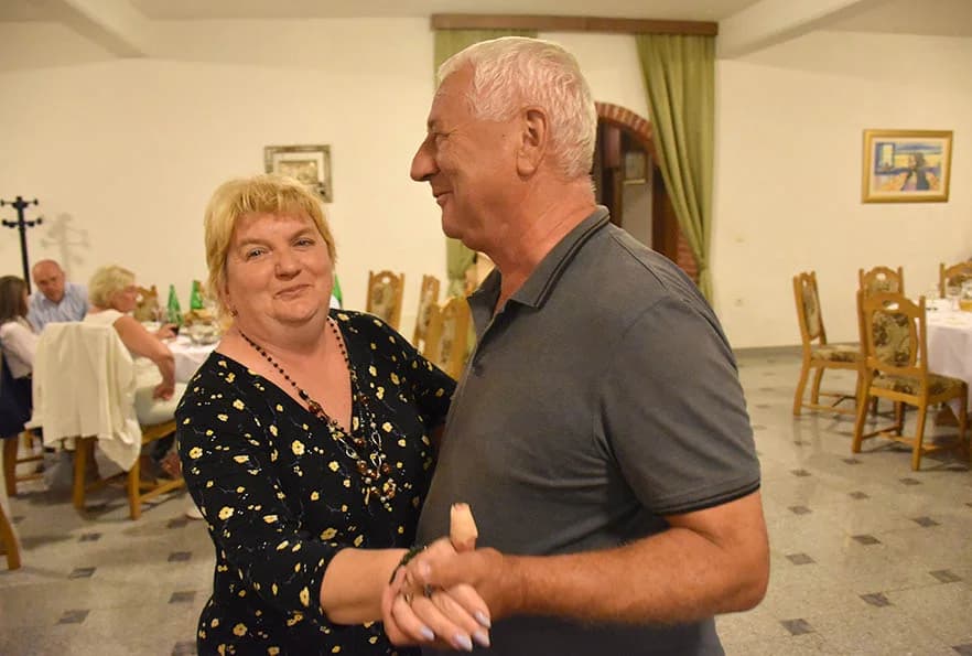SLAVLJE KOD POZNATOG VINARA IVE ENJINGIJA: Torta za 84. rođendan