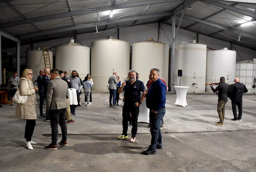 SLAVLJE KOD POZNATOG VINARA IVE ENJINGIJA: Torta za 84. rođendan