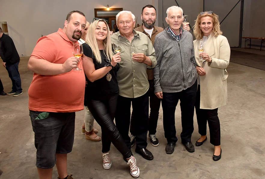 SLAVLJE KOD POZNATOG VINARA IVE ENJINGIJA: Torta za 84. rođendan