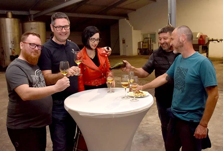 SLAVLJE KOD POZNATOG VINARA IVE ENJINGIJA: Torta za 84. rođendan