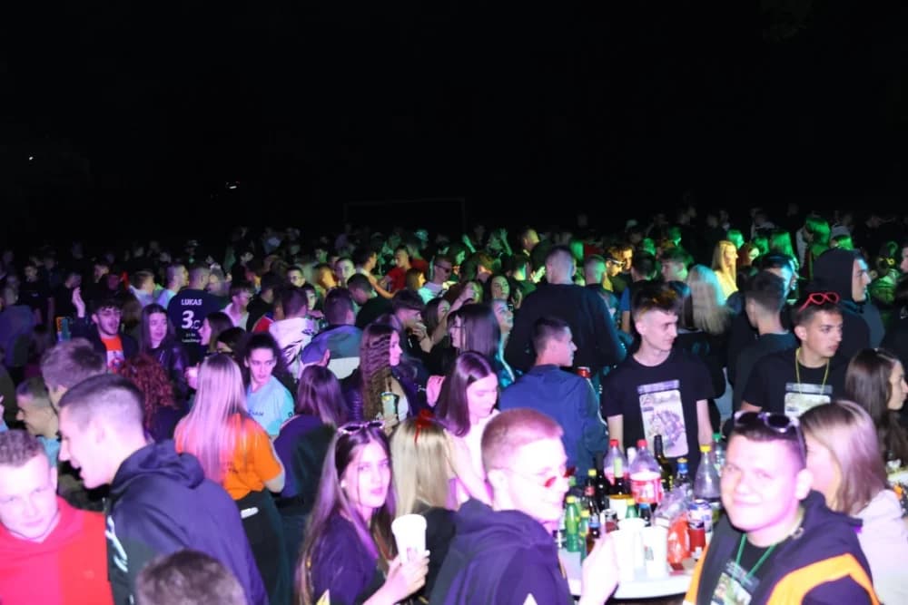 (VELIKA FOTOGALERIJA) Pozdrav maturantima: Više od 600 maturanata ja jedinstvenoj proslavi u Velikoj