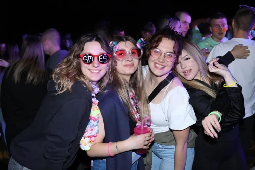 (VELIKA FOTOGALERIJA) Pozdrav maturantima: Više od 600 maturanata ja jedinstvenoj proslavi u Velikoj