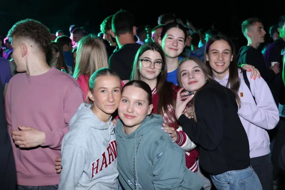 (VELIKA FOTOGALERIJA) Pozdrav maturantima: Više od 600 maturanata ja jedinstvenoj proslavi u Velikoj