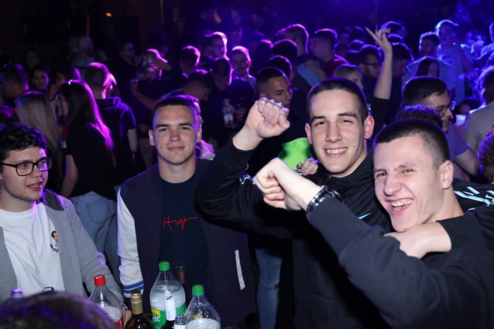 (VELIKA FOTOGALERIJA) Pozdrav maturantima: Više od 600 maturanata ja jedinstvenoj proslavi u Velikoj