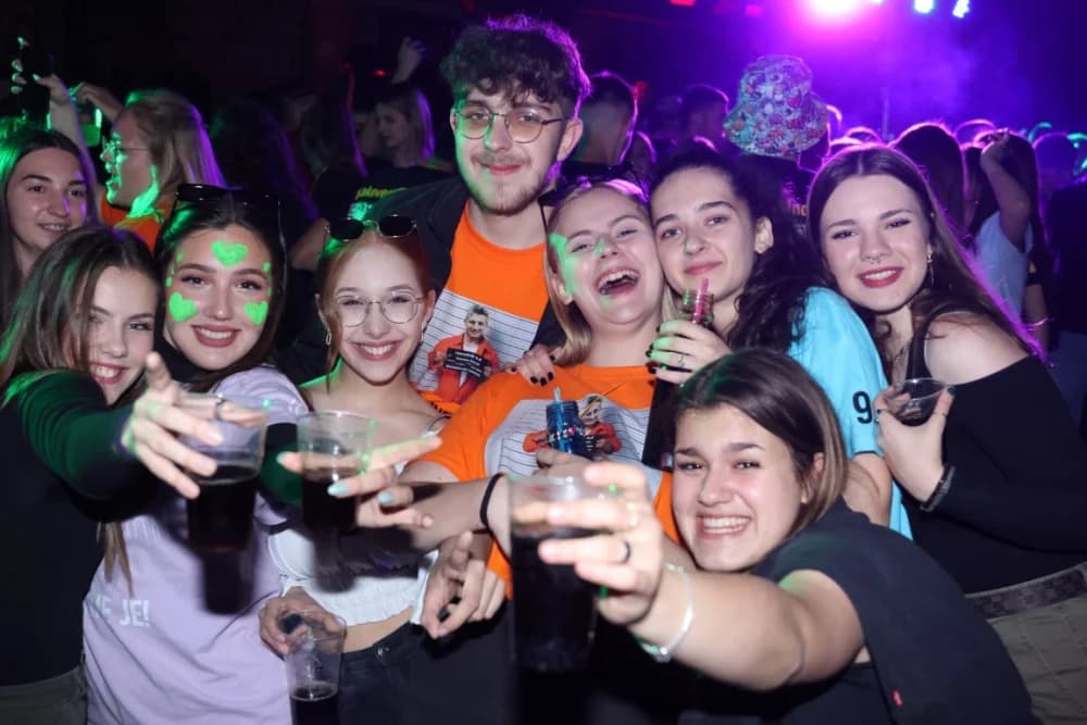 (VELIKA FOTOGALERIJA) Pozdrav maturantima: Više od 600 maturanata ja jedinstvenoj proslavi u Velikoj