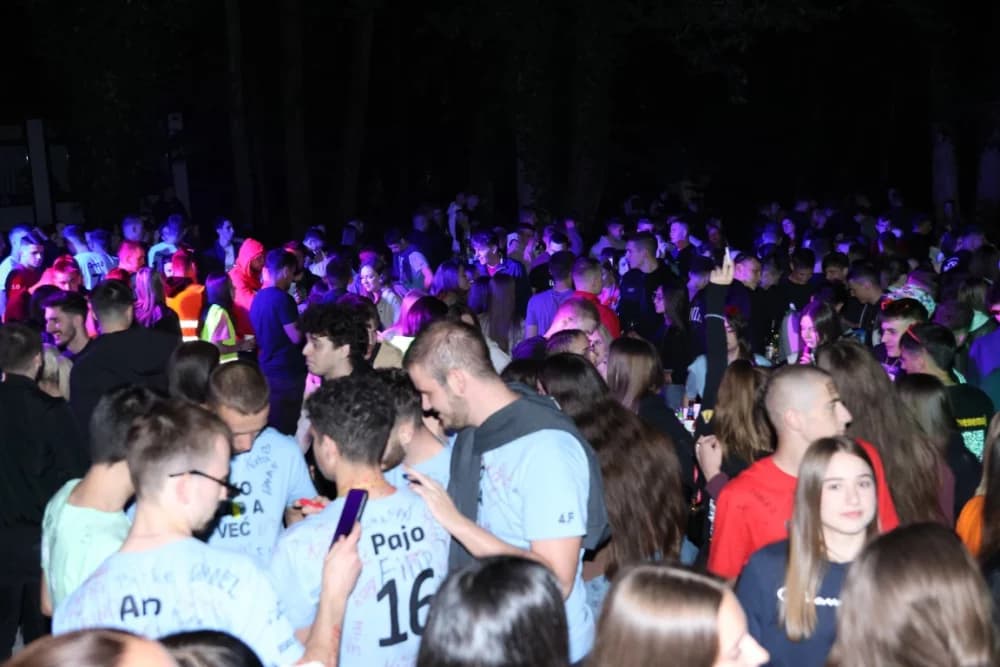 (VELIKA FOTOGALERIJA) Pozdrav maturantima: Više od 600 maturanata ja jedinstvenoj proslavi u Velikoj