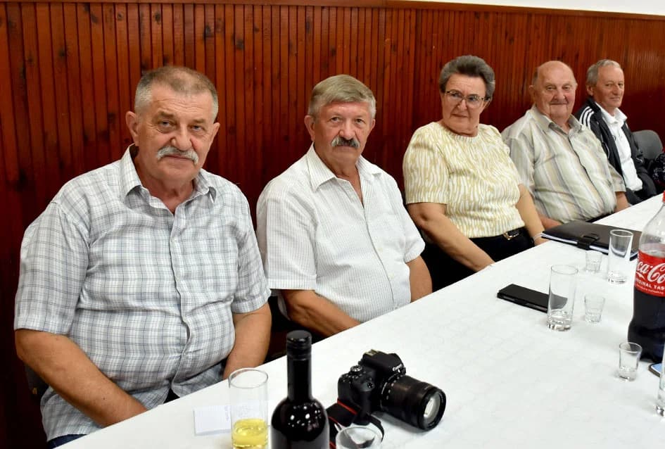SKUPŠTINA, PA DRUŽENJE: Kaptolački umirovljenici tradicionalno se okupili uz blagdan Duhova
