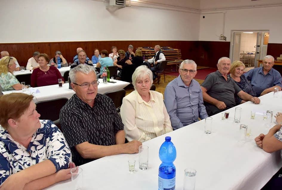SKUPŠTINA, PA DRUŽENJE: Kaptolački umirovljenici tradicionalno se okupili uz blagdan Duhova
