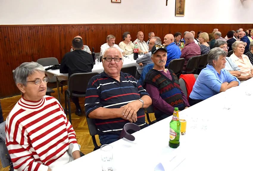 SKUPŠTINA, PA DRUŽENJE: Kaptolački umirovljenici tradicionalno se okupili uz blagdan Duhova
