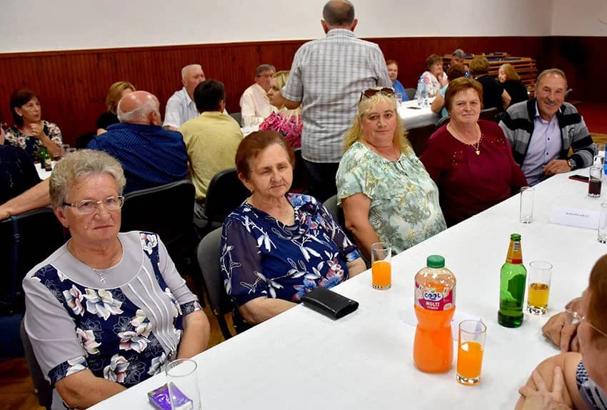 SKUPŠTINA, PA DRUŽENJE: Kaptolački umirovljenici tradicionalno se okupili uz blagdan Duhova