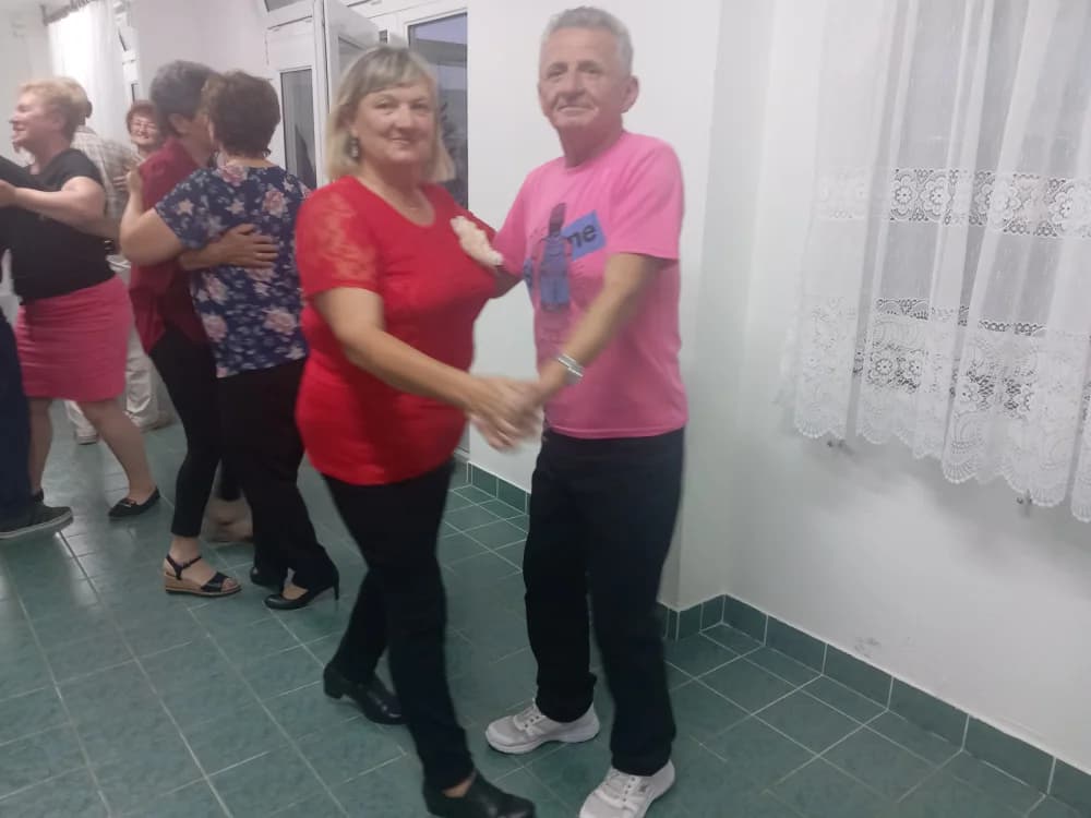 Veličkim umirovljenicima na zabavi su pridružili prijatelje iz Baranje